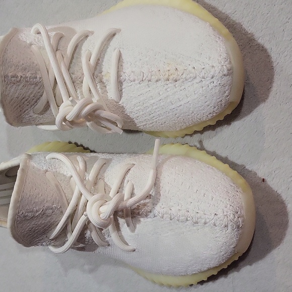 Yeezy Boost 350 V2 Sneakers - Picture 9 of 16